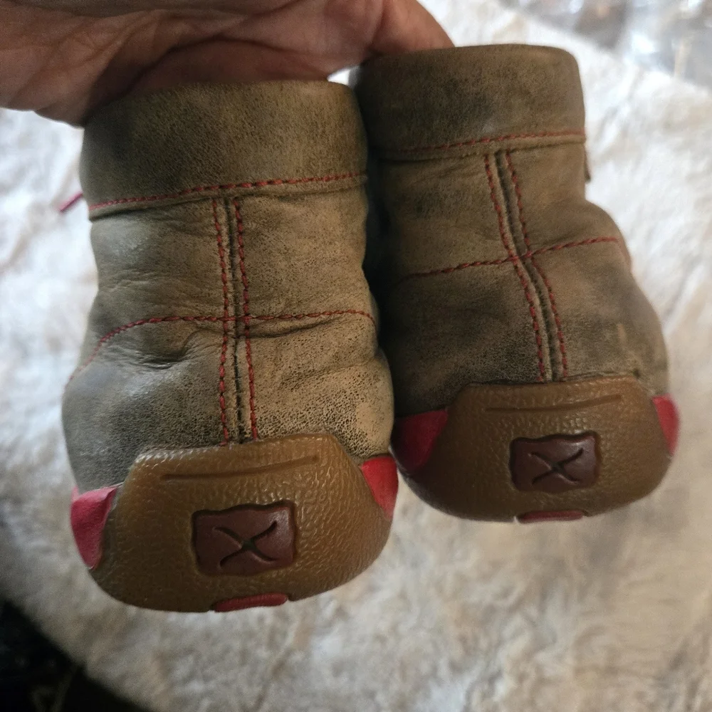 Twisted X Olive Chukka Boots with Red Laces Size 7.5
